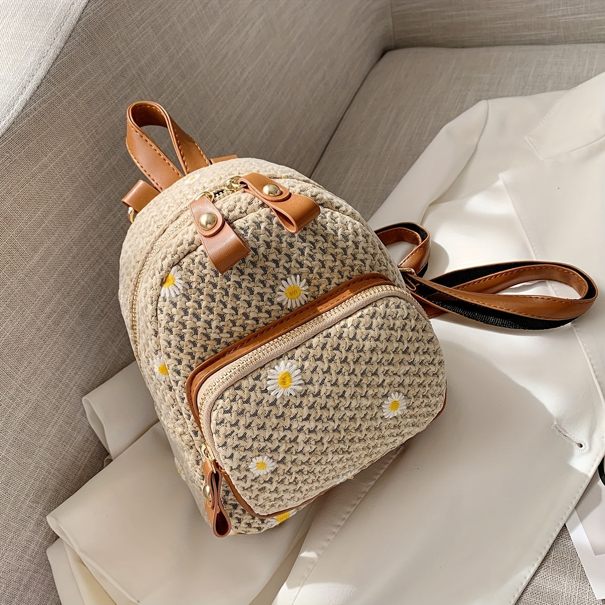 Daisy Embroidery Small Backpack, Straw Woven Storage Daypack Summer Vacation Backpack